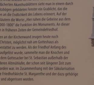 Grablaterne vor der Stadtpfarrkirche