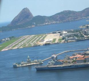 Der kleine Flughafen in der Stadt