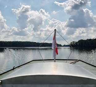 Das flüsterleise dahingleiten auf dem Wasser, durc