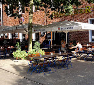 Außenplätze vor dem Restaurant