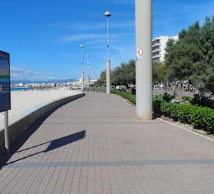 Die Promenade vor dem Hotel