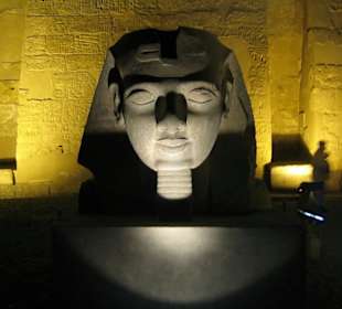 Abends vor dem Luxor-Tempel