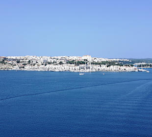 Bei der Einfahrt in den Hafen von Mahon