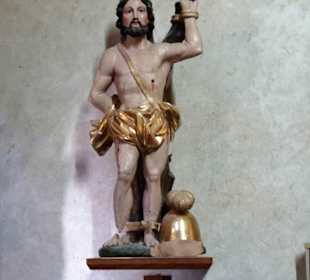 Figuren im Langschiff der Kirche Sainte-Marie