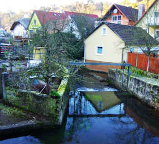Die kleinen Gärten mit Bachlauf