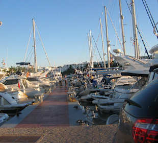 Nette Boote im Hafen