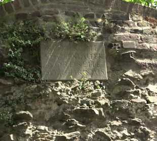 Römische Stadtmauer an der Burgmauer