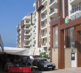 Häuserfront neben dem Bazar