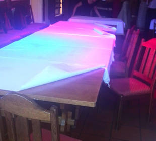 Schnelles Abräumen für die Tanzflächenherrichtung 