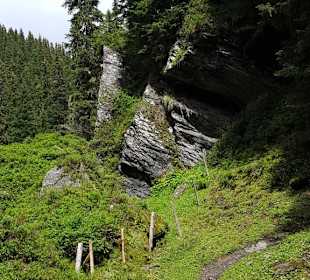 Hier zweigt der Wanderweg ab zur Bussalp