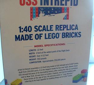 Legomodell der USS Intrepid