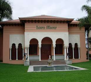 Haus in der die Papageien-Show stattfindet