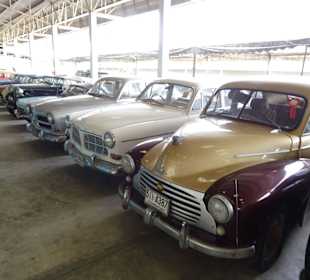 In der Haupthalle des Jesada Fahrzeug Museums