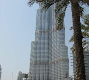 Burj Dubai vom Vorplatz