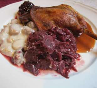 Gänsekeule, Rotkraut, Kastaniegemüse