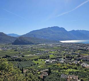 Ausblick vom Wasserfall bis zum Gardasee