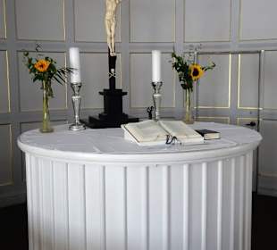 Im Altar-Raum der Martinskirche