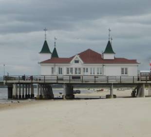 Ahlbeck: die historische Seebrücke mit Restaurant