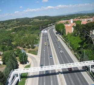 Die Gondel über der Autobahn