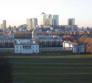 Parco e vista della città al tramonto
