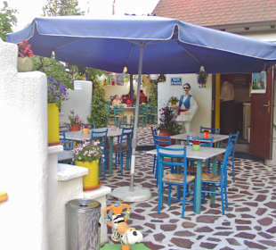 Syrtaki Außenbereich im Sommer