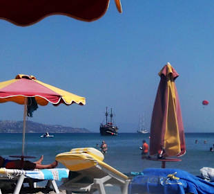 Auch ein Piratenboot hat hier Halt gemacht