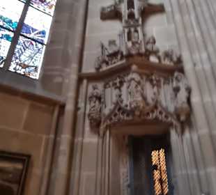 Kunstvoll aus Sandstein