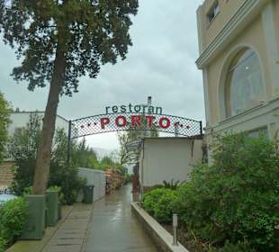 Rückwärtiger Eingang