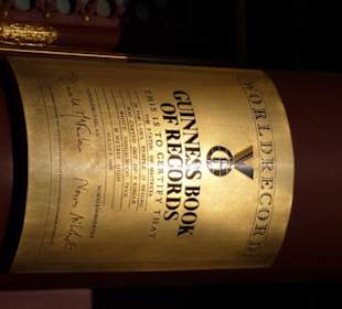 Guiness - Buch der Rekorde - Schild im Tempel