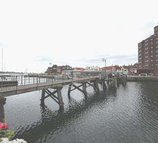 Die hölzerne Klappbrücke