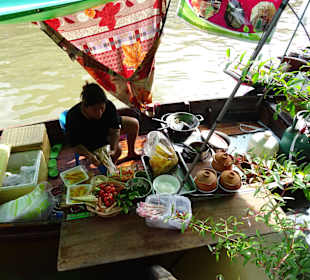 Bummeln über den Ampfawa Floating Markt