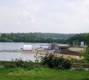 Blick auf Seebühne u. Badestrand