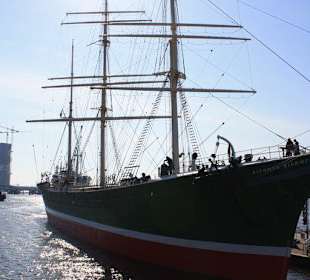 Segelschiff am Hafen