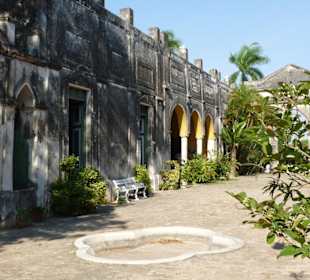 Verwahrloster Innenhof