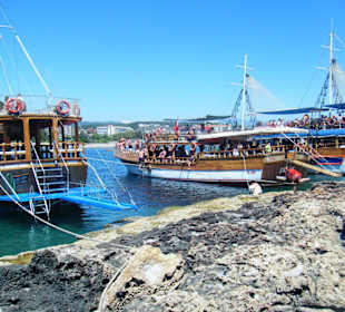 Hafen von Side. Schiffsreisen Blaue Reise usw.