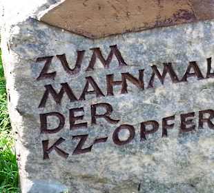Info Felsen zum Mahnmal