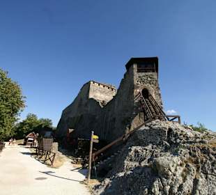 Der Eingang zur Burg