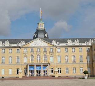 Das Schloss Karlsruhe mit Badischem Landesmuseum