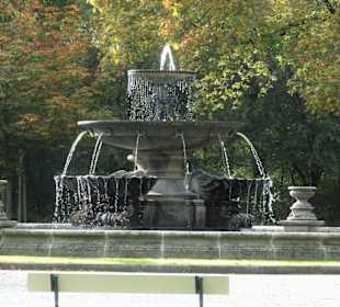 Ansichten des Marcus-Brunnen im Bürgerpark