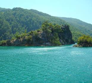 Bootsfahrt über den Stausee