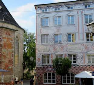 Imposante Wandmalerei an got. Kirche