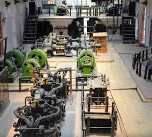 Bilder aus einem Modell der Werkhalle