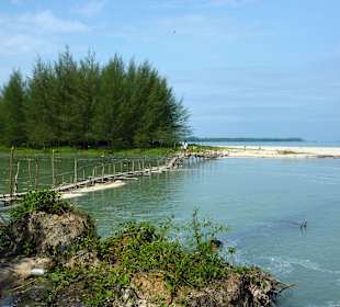 Strand rechts vom Hotel