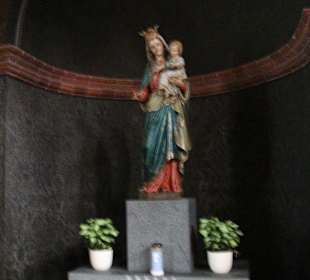 Altar Maria mit Kind
