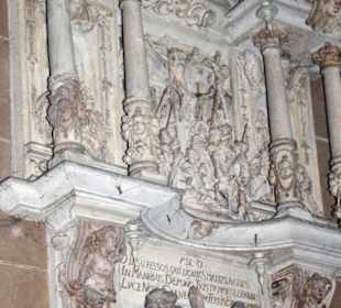 Schmuckvoller Epitaph im  Mindener Dom