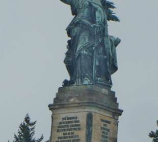 Das Niederwalddenkmal, hoch über dem Rhein