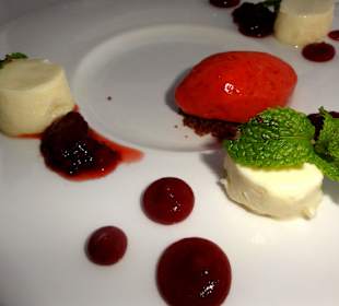 Desert "Strawberry Fields" mit weißer Schokolade