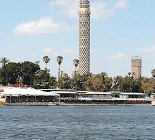 Kairo Tower vom Nil aus gesehen. 