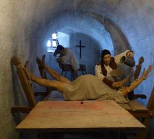 Folter mittels "Schwedentrunk"