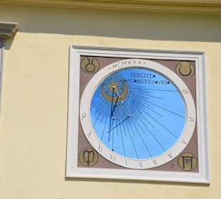 Zegar słoneczny na wieży zamkowej